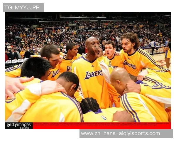 热火与湖人激战正酣球迷热议比赛精彩瞬间与战术分析